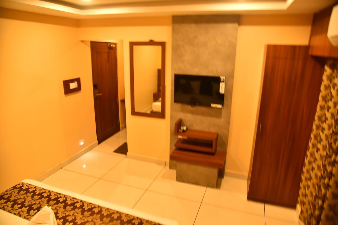 Hotel Four Seasons Velankanni Ngoại thất bức ảnh